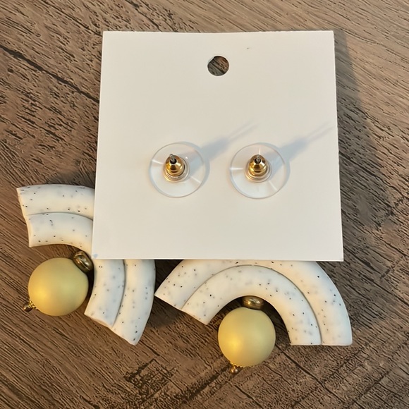 Hey June clay dangle earrings in white and yellow - Picture 3 of 5